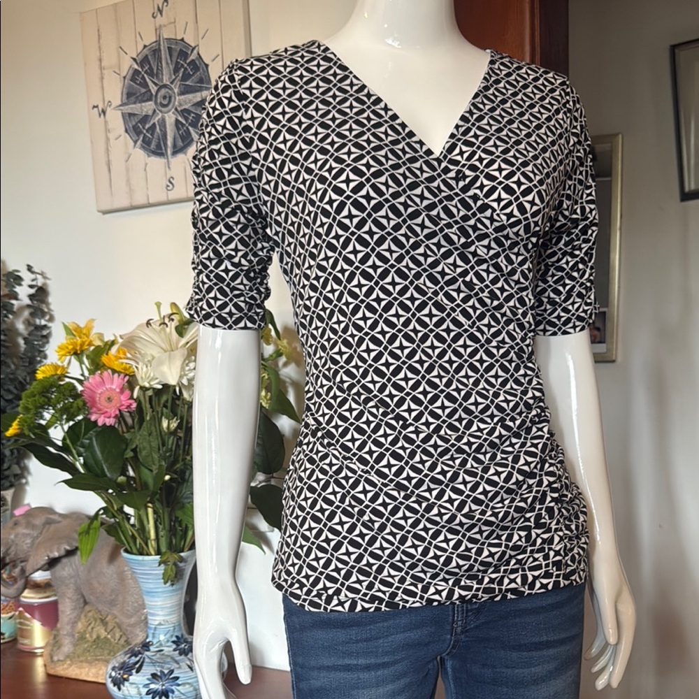 NWT Style&Co size small Women's Black and White Geometric Top